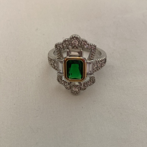 Jewelry - RING ss w/rect. green stone w/4 rect. clear stones & 17 rd. stone sz. 7 $55